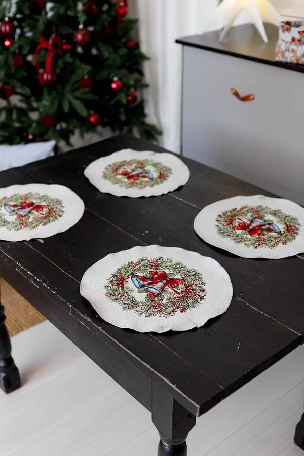 Фото - Серветка для сервірування Прованс гобеленова новорічна Carousel D35 см (041777)