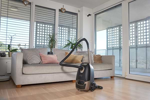 Фото - Пылесос для сухой уборки с мешком Gorenje VCE48AFBKGO