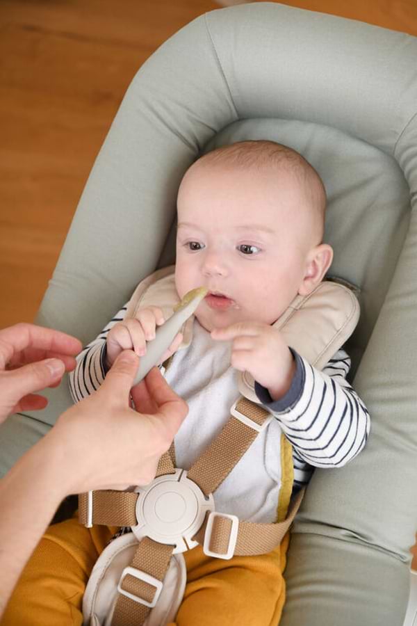 Фото - Набір дитячих столових приборів для малюка Beaba BLW 2 шт. 4+ Red/Grey (913579)