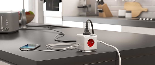 Фото - Удлинитель 220В Allocacoc Powercube Extended 1.5m 4р+ 2 USB Red (1402RD/DEEUPC)