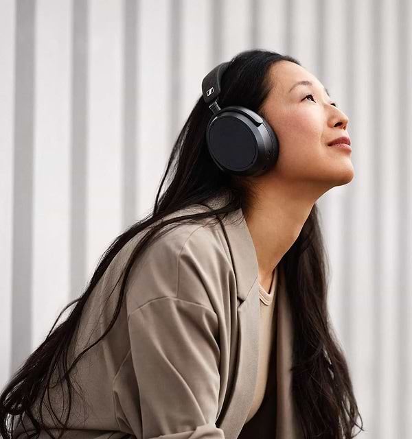 Фото - Навушники повнорозмірні бездротові Sennheiser Momentum 4 Wireless Graphite (700383)