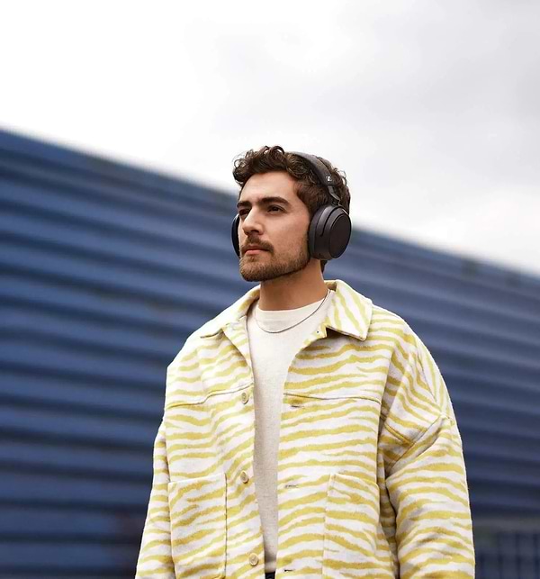 Фото - Навушники повнорозмірні бездротові Sennheiser Momentum 4 Wireless Graphite (700383)