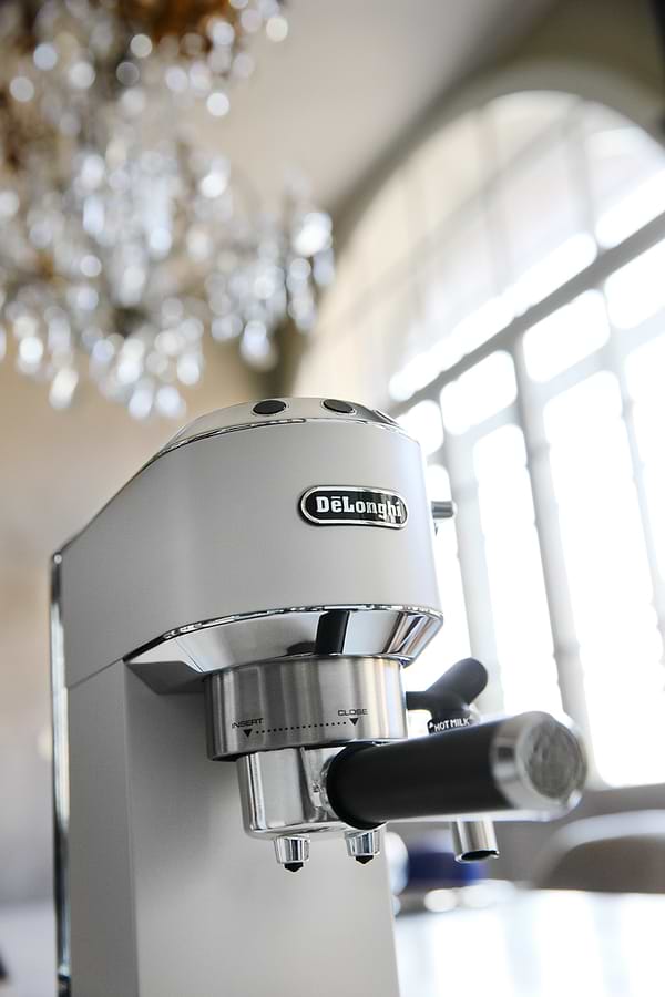 Фото - Уценка - Кофеварка рожковая Delonghi EC 685.W