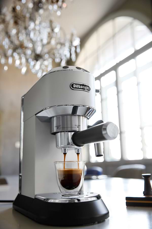 Фото - Уценка - Кофеварка рожковая Delonghi EC 685.W