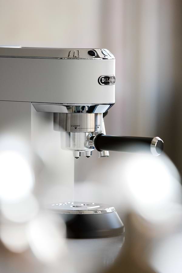 Фото - Уценка - Кофеварка рожковая Delonghi EC 685.W