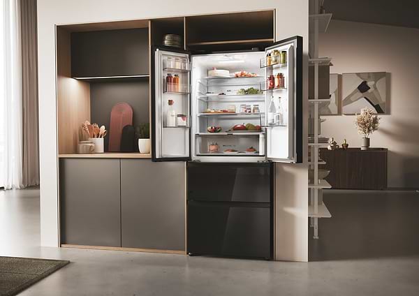 Фото - Холодильник Haier HFR3718ENGB