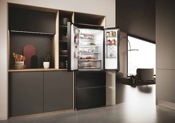 Фото - Холодильник Haier HFR3718ENGB