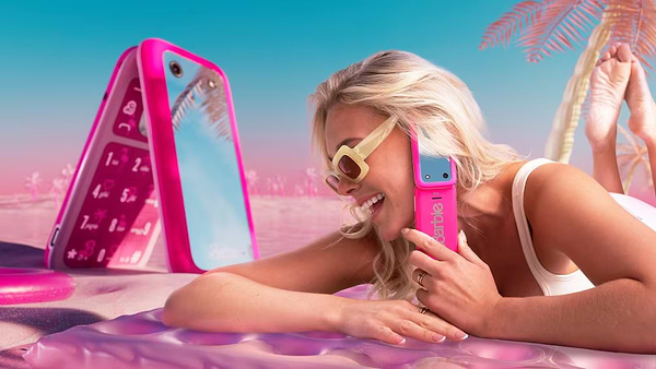 Фото - Мобильный телефон HMD Barbie Phone Pink