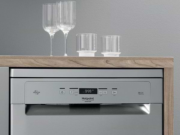 Фото - Посудомоечная машина отдельностоящая Hotpoint-Ariston HFC 3C41 CW X