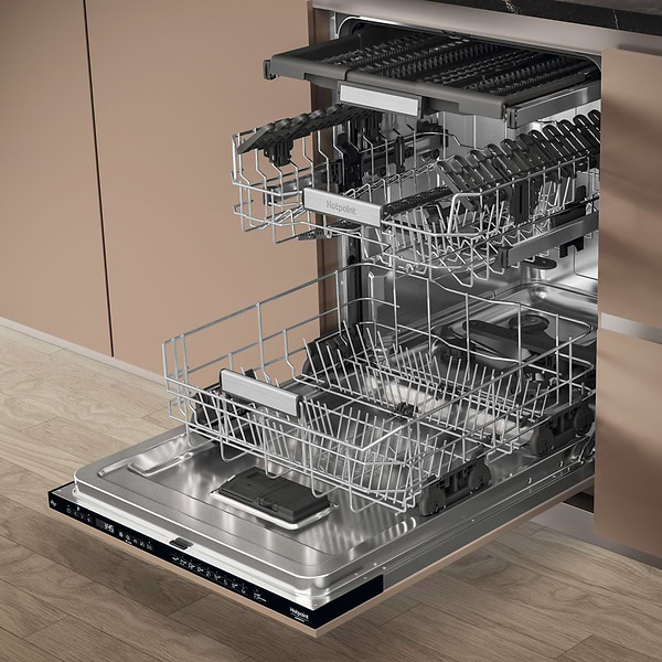 Фото - Посудомийна машина вбудована Hotpoint-Ariston HM7 42 L