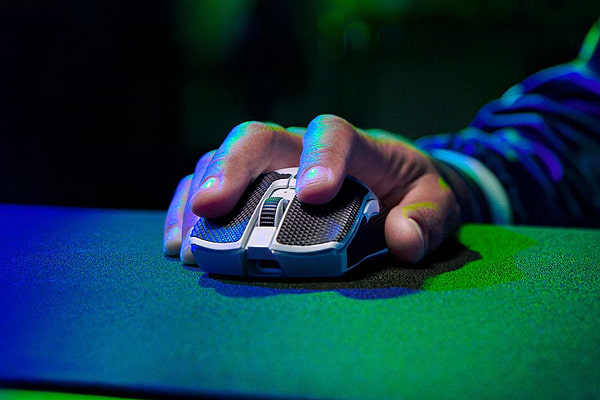 Фото - Миша бездротова ігрова Razer Viper V2 PRO White (RZ01-04390200-R3G1)