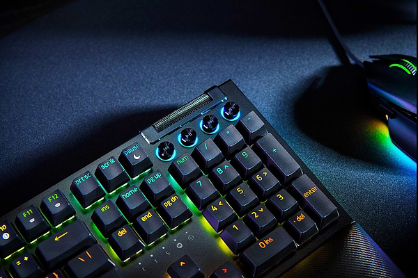 Фото - Клавіатура дротова ігрова Razer BlackWidow V4 Green Switch (RZ03-04690100-R3M1)