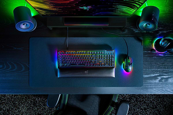 Фото - Клавіатура дротова ігрова Razer BlackWidow V4 Green Switch (RZ03-04690100-R3M1)