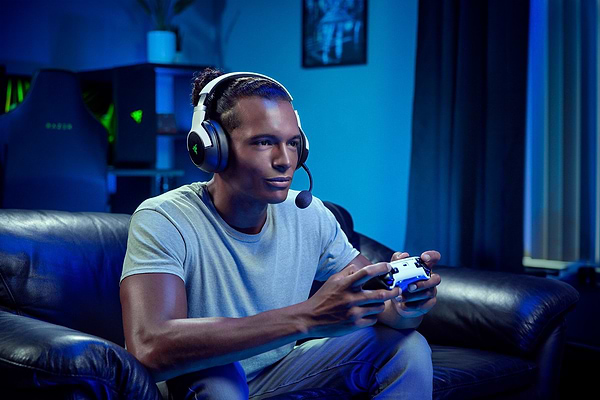 Фото - Гарнітура бездротова ігрова Razer Kaira Pro Hyperspeed for PS5 (RZ04-04030200-R3G1)