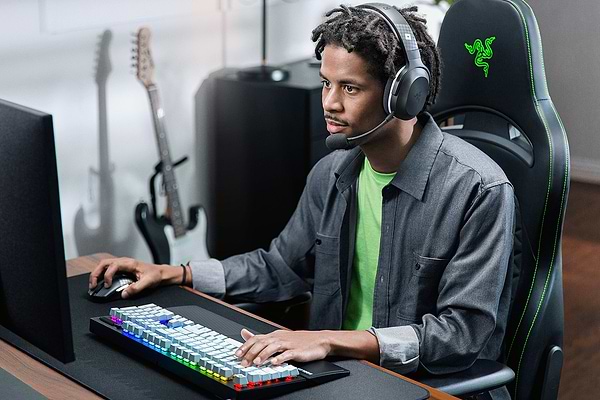 Фото - Гарнітура бездротова ігрова Razer Barracuda X 2022 Roblox Edition Black (RZ04-04430400-R3M1)