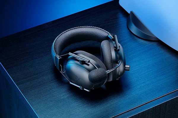 Фото - Гарнітура бездротова ігрова Razer BlackShark V2 Pro for PS5, Black (RZ04-04530500-R3G1)