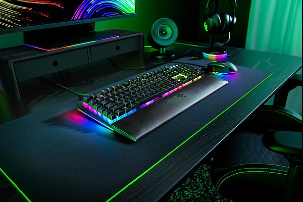 Фото - Клавіатура дротова ігрова Razer BlackWidow V4 Green Switch (RZ03-04690100-R3M1)