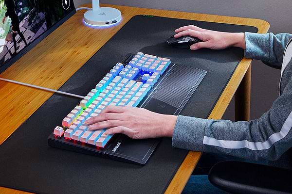 Фото - Клавіатура дротова ігрова Razer BlackWidow V3 Green Switch Roblox Edition (RZ03-03542800-R3M1)