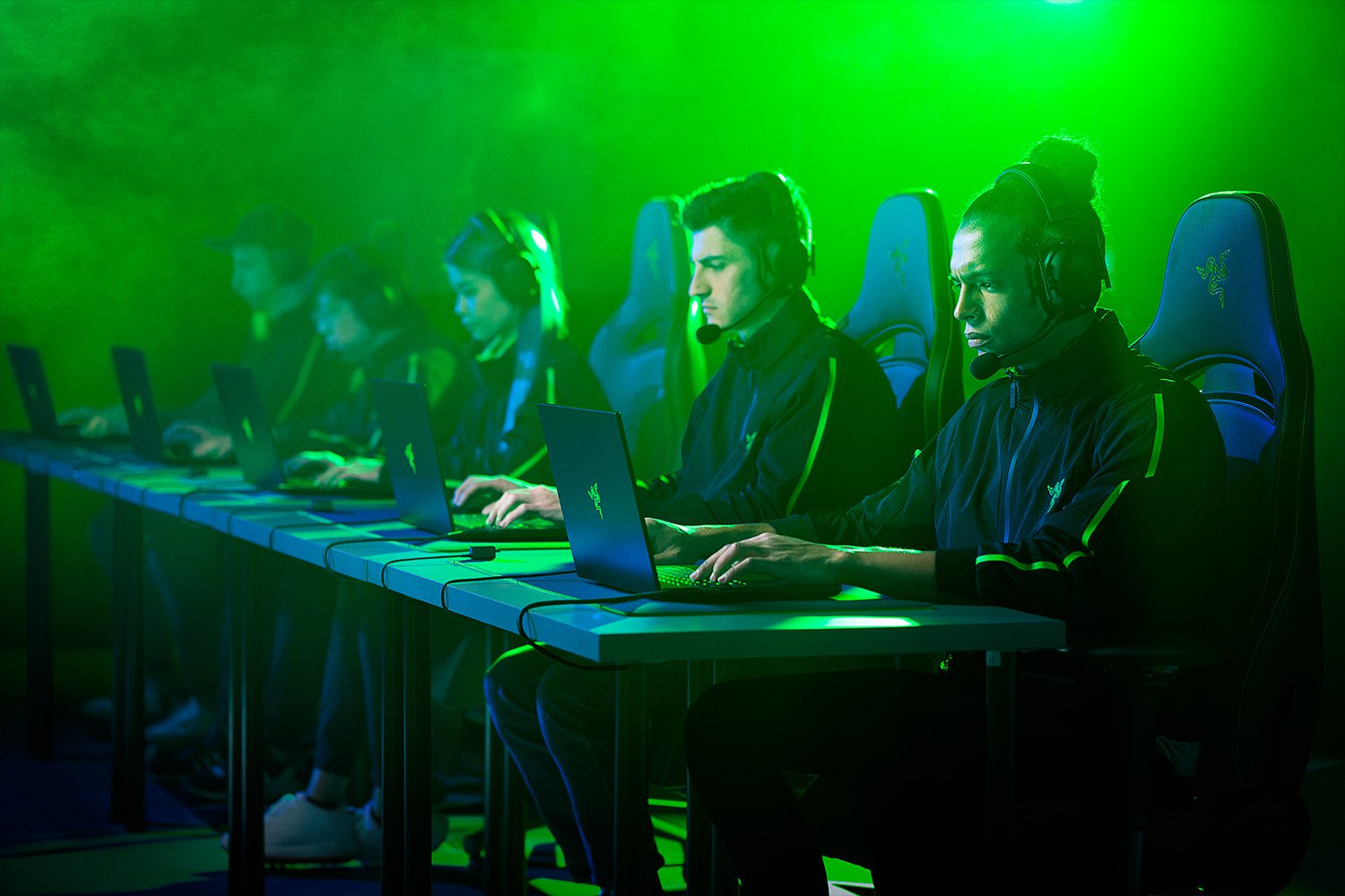 Фото - Гарнітура бездротова ігрова Razer Blackshark V2 PRO Wireless 
Black (RZ04-04530100-R3M1)