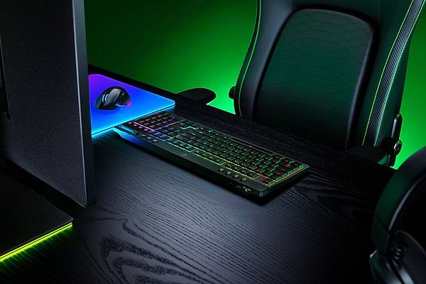 Фото - Клавиатура беспроводная игровая Razer BlackWidow V4 Low-Profile Green switch (RZ03-05270100-R3M1)