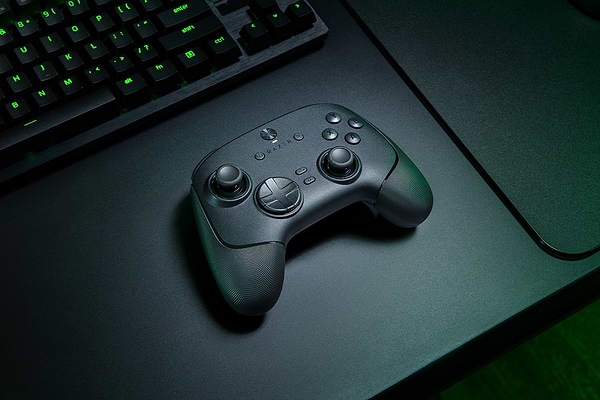 Фото - Геймпад Razer Wolverine V3 PRO 8K Black (RZ06-05540100-R3M1)