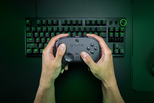 Фото - Геймпад Razer Wolverine V3 PRO 8K Black (RZ06-05540100-R3M1)