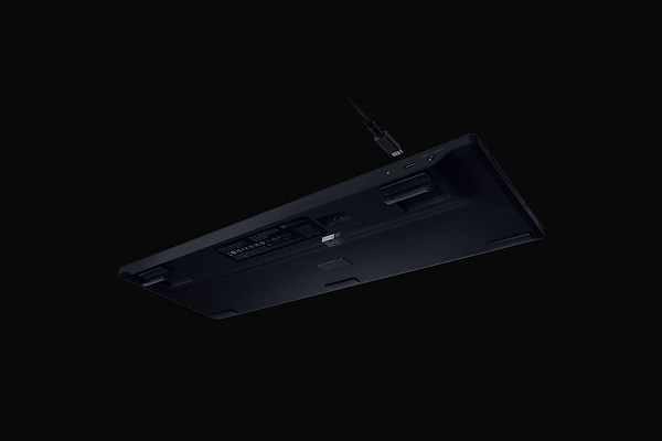 Фото - Клавиатура беспроводная игровая Razer BlackWidow V4 Low-Profile Green switch (RZ03-05270100-R3M1)