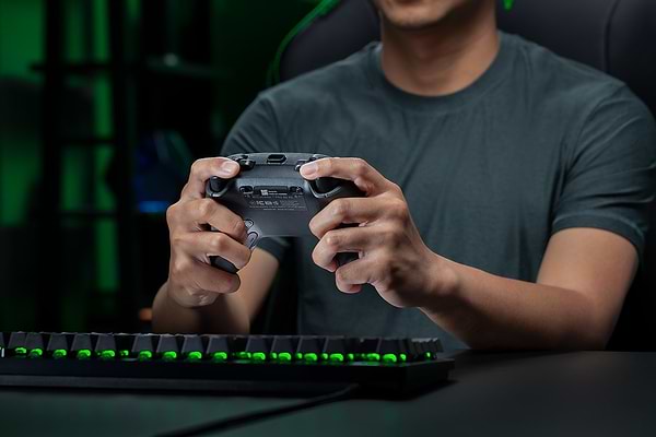 Фото - Геймпад Razer Wolverine V3 PRO 8K Black (RZ06-05540100-R3M1)