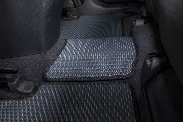 Фото - Коврики из экокожи в салон авто EVAtech ECO для Santa FE (DM) 5 seats Hyundai 2012-2017 3 поколение SUV EU HY33415CB5KH3BBB