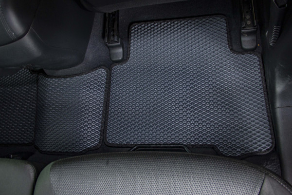 Фото - Коврики из экокожи в салон авто EVAtech ECO для Santa FE (DM) 5 seats Hyundai 2012-2017 3 поколение SUV EU HY33415CD5KH3BBB