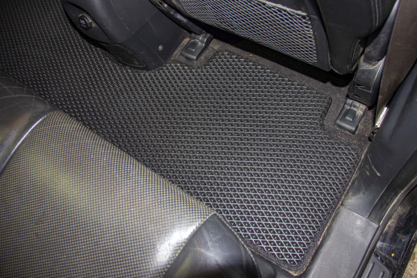 Фото - EVA коврики в салон авто EVAtech для Tucson (JM) MT Hyundai 2004-2010 1 поколение SUV EU HY13539ZD4LA3RGB