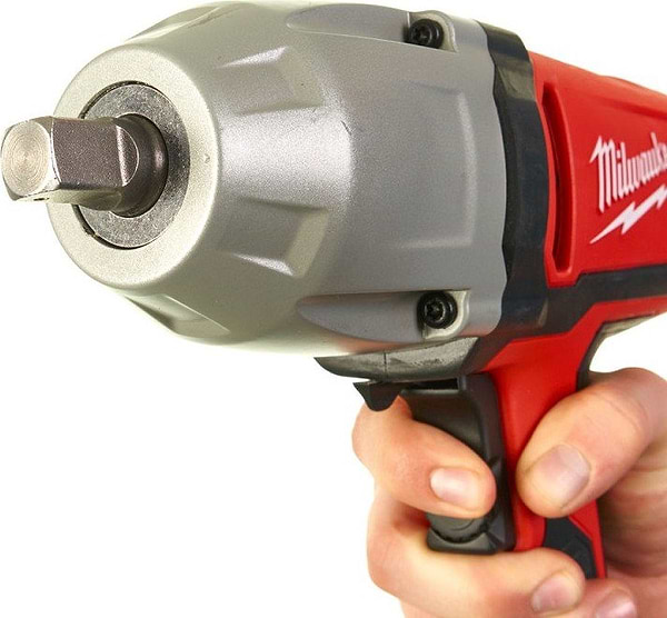 Фото - Гайковерт сетевой Milwaukee IPWE 400 R (4933451524)