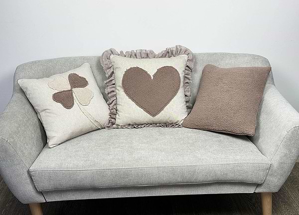 Фото - Подушка декоративна Прованс з оборкою Серце 45х45 см (033317)