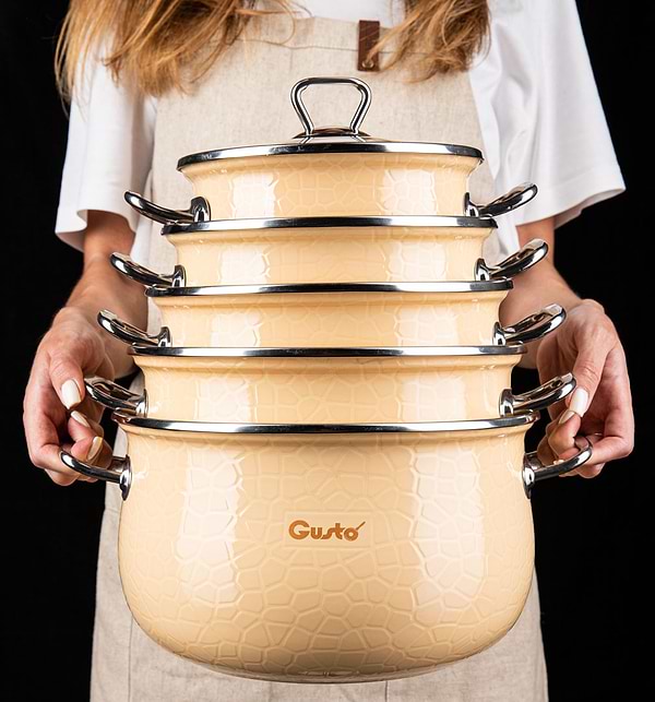 Фото - Кастрюля Gusto GT-T-220-PM Пряженое молоко Premium 20 см 4 л