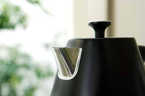 Фото - Электрический чайник Delonghi KBIN2001BK