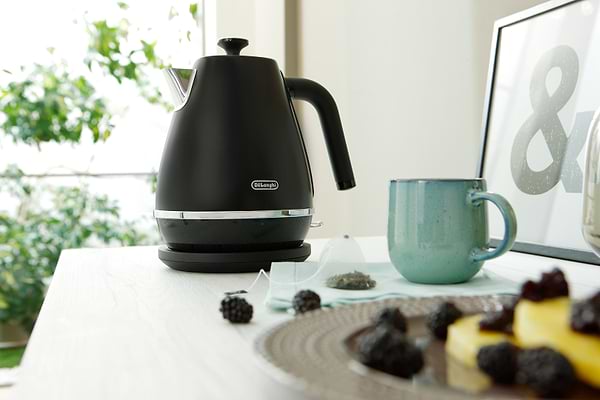 Фото - Электрический чайник Delonghi KBIN2001BK