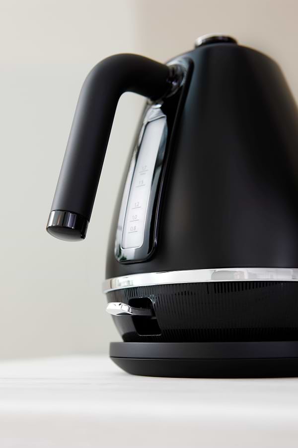 Фото - Электрический чайник Delonghi KBIN2001BK