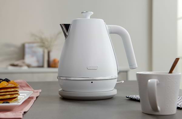 Фото - Електричний чайник Delonghi KBIN2001W