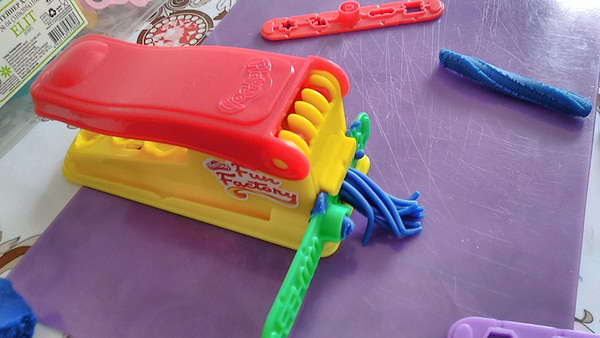 Фото - Наборы для лепки Hasbro Play-Doh Mini Любимые наборы в миниатюре ''Весёлая фабрика'' (E4902_E4920)