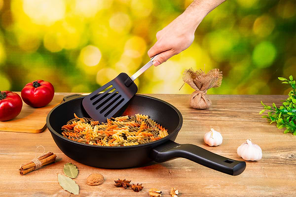 Фото - Сковорода универсальная WMF 576484291 PermaDur Premiu 28 см