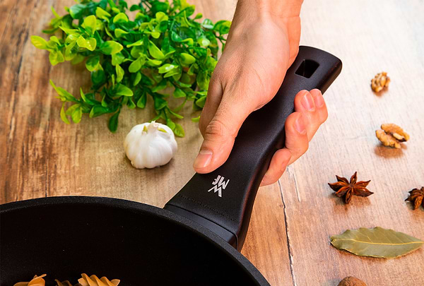 Фото - Сковорода универсальная WMF 576484291 PermaDur Premiu 28 см