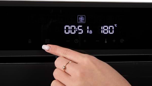 Фото - Духовой шкаф + варочная панель индукционная Daewoo O7EFT68HHZGUA + H6VS28M2BUA