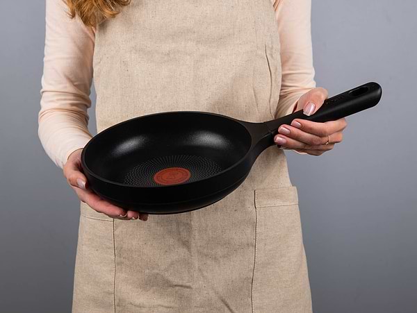 Фото - Сковорода универсальная Tefal G6120244 Trattoria PRO 20 см