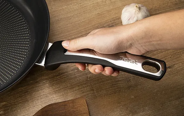 Фото - Сковорода универсальная Tefal E3000604 Emotion 28 см