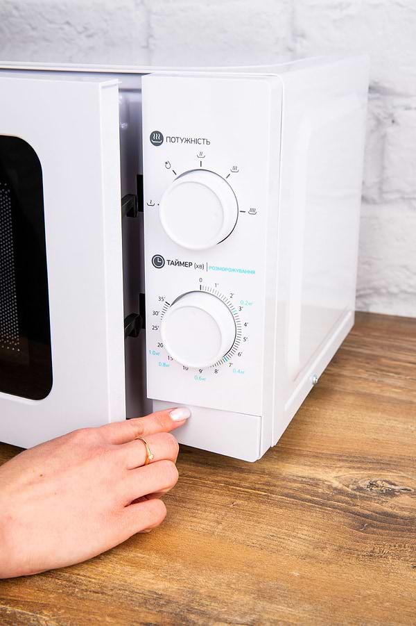 Фото - Уценка - Микроволновая печь (СВЧ) Scandix SMO20MW