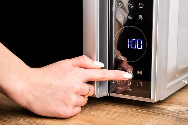 Фото - Мікрохвильова піч (НВЧ) Beko MOC20130SFB