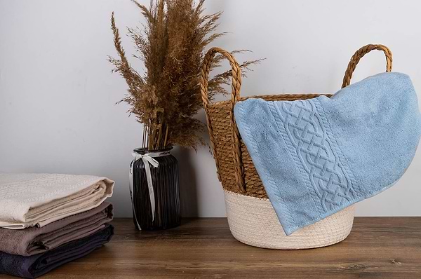 Фото - Полотенце банное Aisha жаккард, бордюр шанель серо-голубой 70х140 (4820190498601)