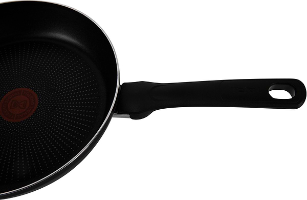 Фото - Сковорода універсальна Tefal C3940432 Resist Essential 24 см