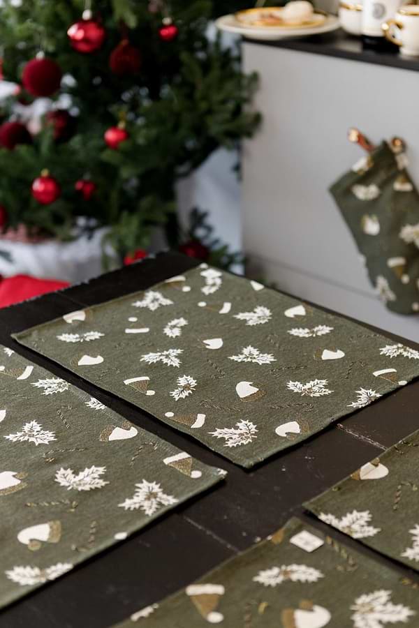 Фото - Серветка для сервірування Прованс Шапочки на зеленому 35х45 см (036838)