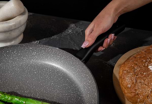 Фото - Сковорода універсальна Tefal B5790702 Cook Natural 30 см